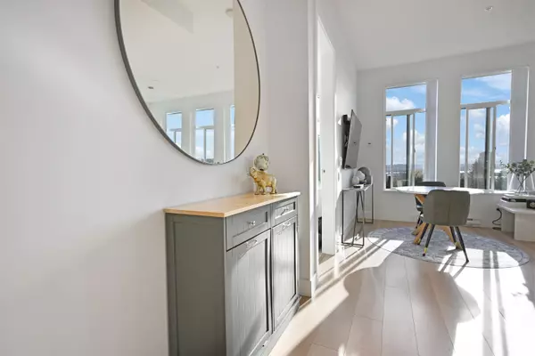 718 Edgar AVE #209 Coquitlam, BC V3K 0H2