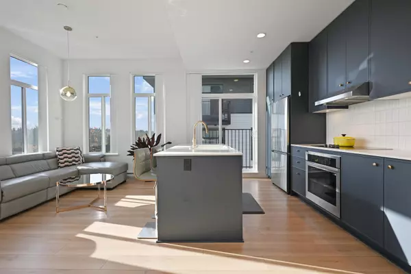 Coquitlam, BC V3K 0H2,718 Edgar AVE #209