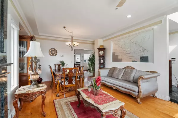 Vancouver, BC V5X 2J8,339 E 63rd AVE