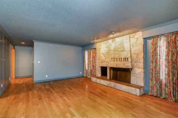 6785 Lochdale ST Burnaby, BC V5B 2M9