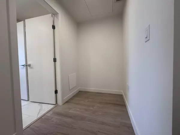 Burnaby, BC V3N 0J4,7728 Park CRES #1605