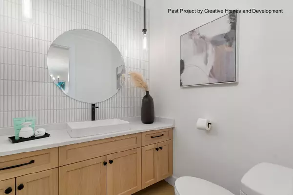 690 E Windsor RD North Vancouver, BC V7N 1K7