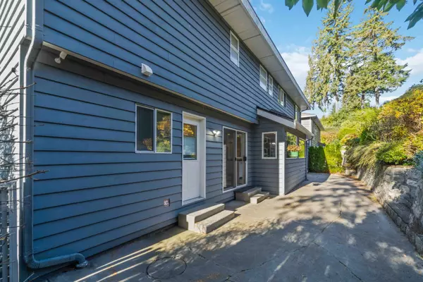 North Vancouver, BC V7N 3E1,456 Montroyal BLVD