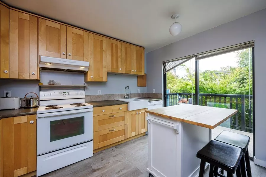 2271 W 3rd Ave #GS, Vancouver, BC V6K 1L5