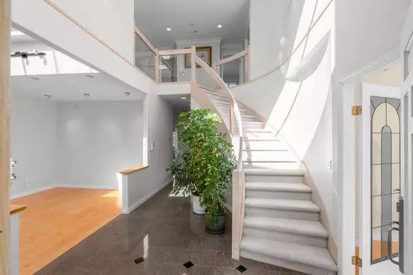 Vancouver, BC V5P 2N2,2249 Fraserview DR