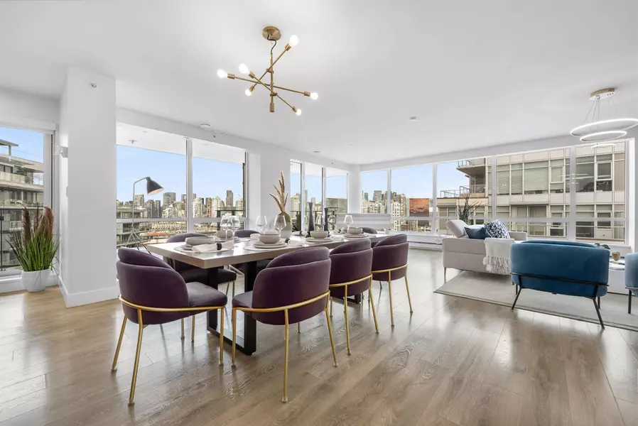 1788 Columbia ST #1801, Vancouver, BC V5Y 0L7