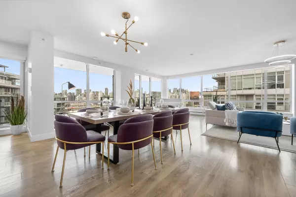 1788 Columbia ST #1801, Vancouver, BC V5Y 0L7