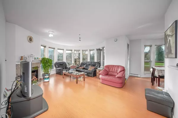 Port Coquitlam, BC V3C 1V9,2345 Central AVE #201