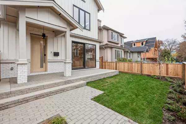 Vancouver, BC V5Y 2C8,448 W 20th AVE #1