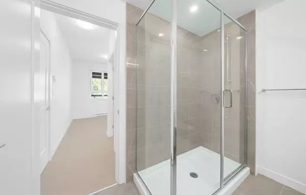 13788 76 AVE ##419, Surrey, BC V3W 8J5