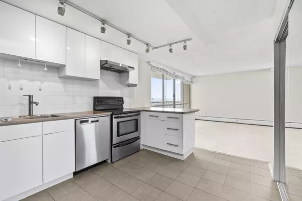 2016 Fullerton AVE #1610, North Vancouver, BC V7P 3E6