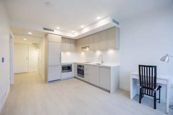 13675 107a AVE #1104 Surrey, BC V3T 0X2