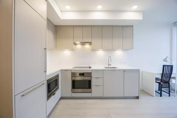 13675 107a AVE #1104 Surrey, BC V3T 0X2