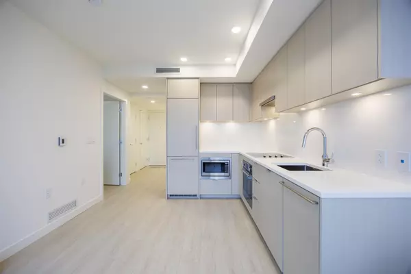 13675 107a AVE #1104 Surrey, BC V3T 0X2