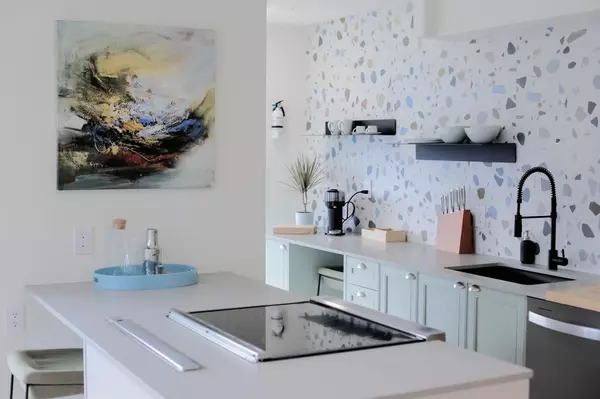 1723 Alberni ST #1701, Vancouver, BC V6G 3G9