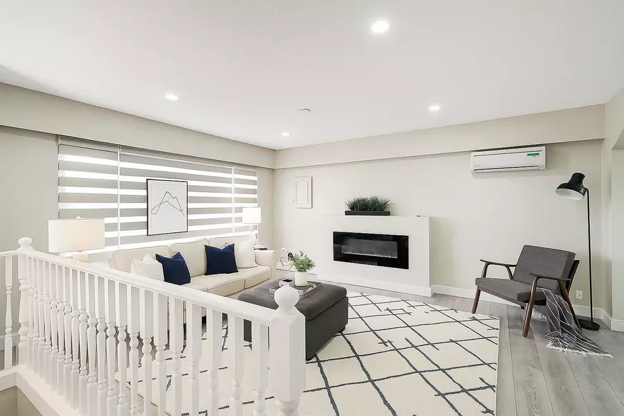 13429 68 AVE, Surrey, BC V3W 2G1