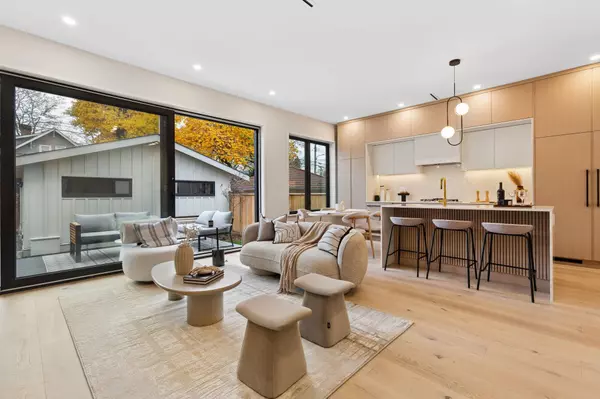 448 W 20th AVE #2, Vancouver, BC V5Y 2C8