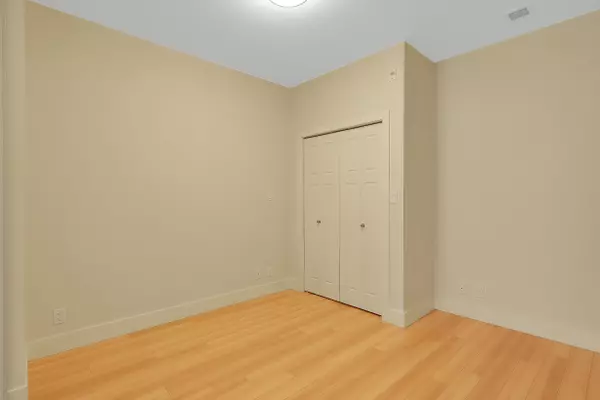 Vancouver, BC V5N 5P9,2250 Commercial DR #211