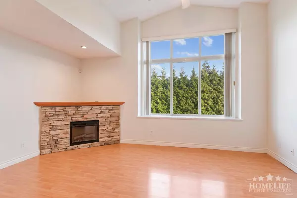 Surrey, BC V4P 1G6,2828 152 ST #201