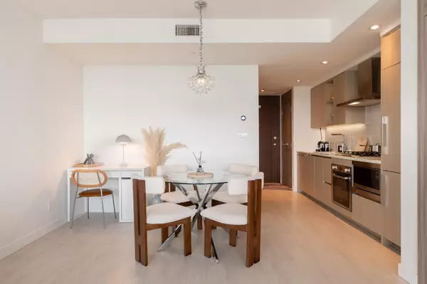 4720 Lougheed HWY #2203 Burnaby, BC V5C 0M8