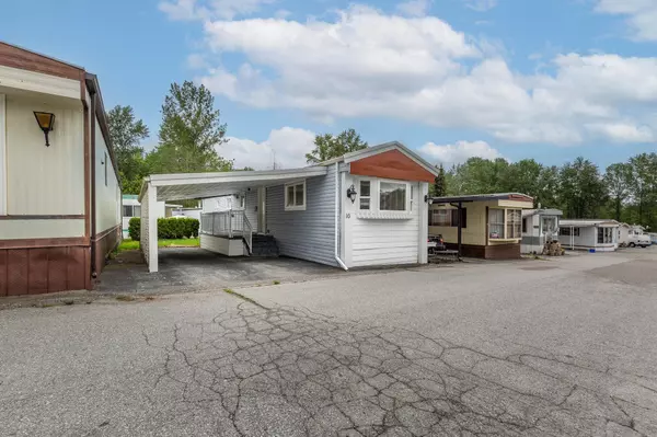 Surrey, BC V3W 5Y2,8266 King George BLVD #16