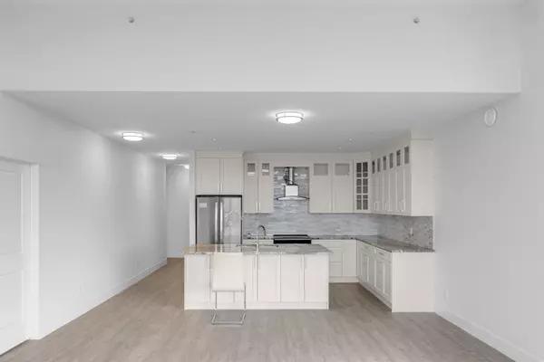 Surrey, BC V4N 6T3,9983 E Barnston DR #501