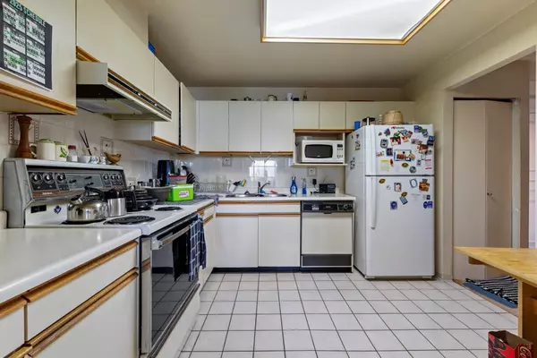 518 Moberly RD #908 Vancouver, BC V5Z 4G3