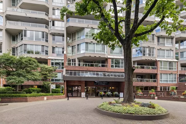 518 Moberly RD #908, Vancouver, BC V5Z 4G3