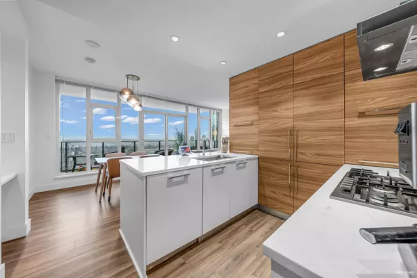 Burnaby, BC V3N 0H2,7303 Noble LN #2010