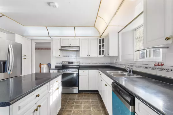 Surrey, BC V3V 7S5,12185 98a AVE