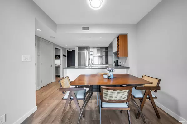 Vancouver, BC V6B 0C7,788 Richards ST #1907