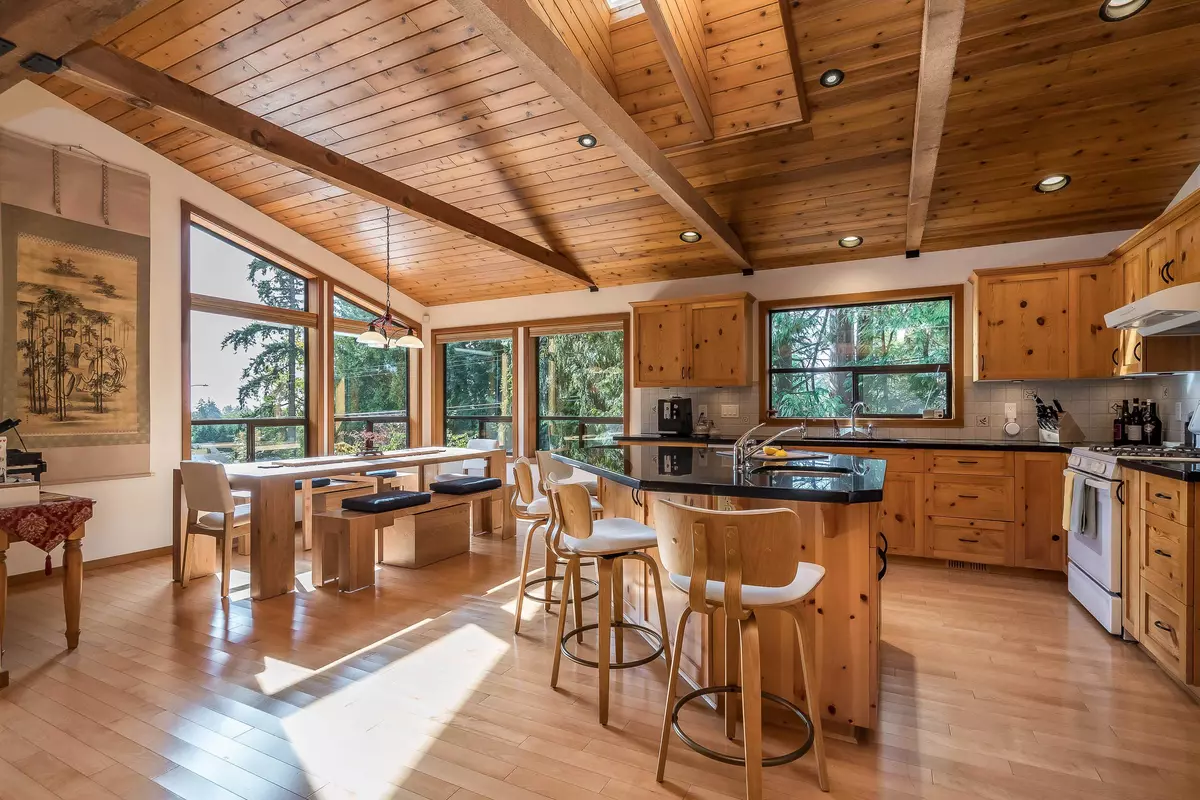 Surrey, BC V4A 4Y5,914 164 ST