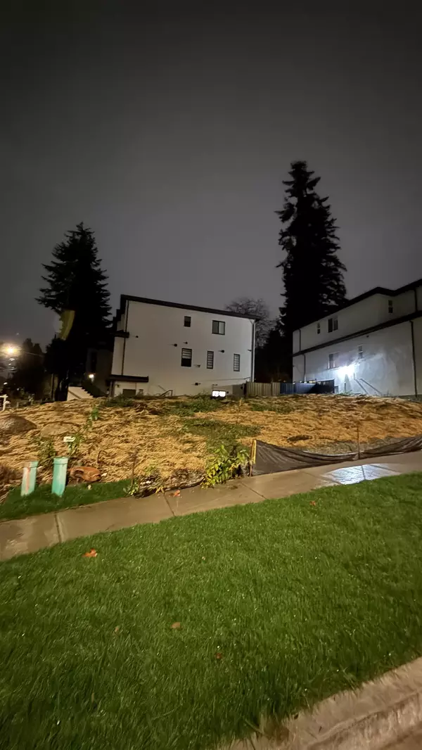 13858 115 AVE, Surrey, BC V3R 2P3