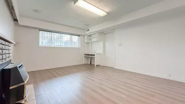 Burnaby, BC V5C 2X3,4207 Union ST