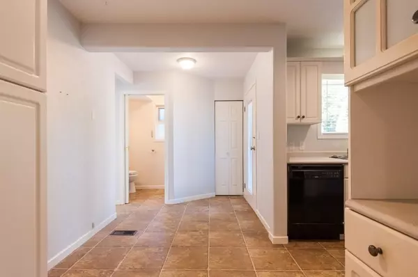 White Rock, BC V4B 2G9,15661 Roper AVE