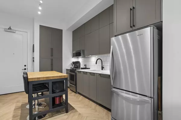 Surrey, BC V3T 0R5,13929 105 Blvd #409