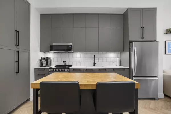 Surrey, BC V3T 0R5,13929 105 Blvd #409