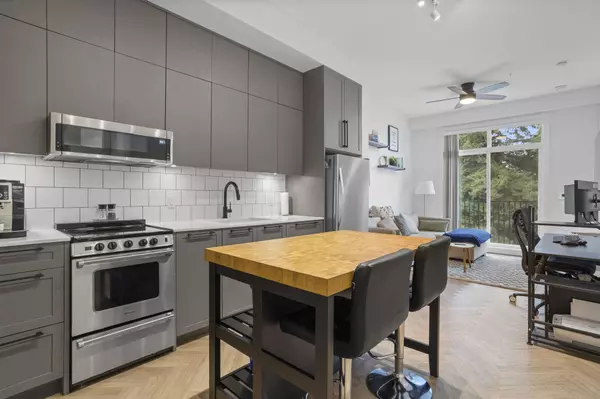 Surrey, BC V3T 0R5,13929 105 Blvd #409