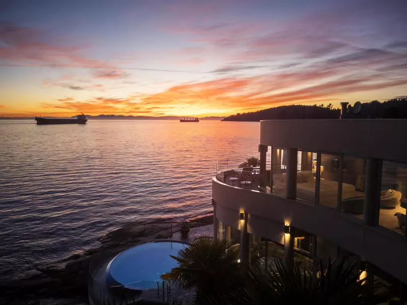 3912 Marine DR, West Vancouver, BC V7V 1N4