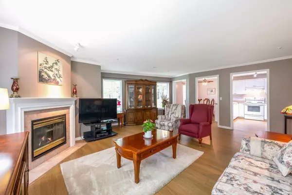 Surrey, BC V3W 1B9,12155 75a AVE #104