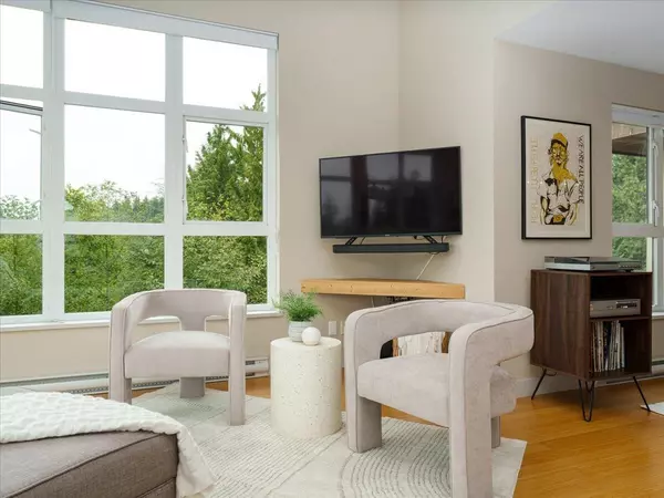 North Vancouver, BC V7G 1C3,3732 Mt Seymour Pkwy #402