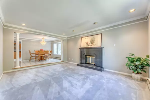 Burnaby, BC V5B 1X7,4930 Venables ST