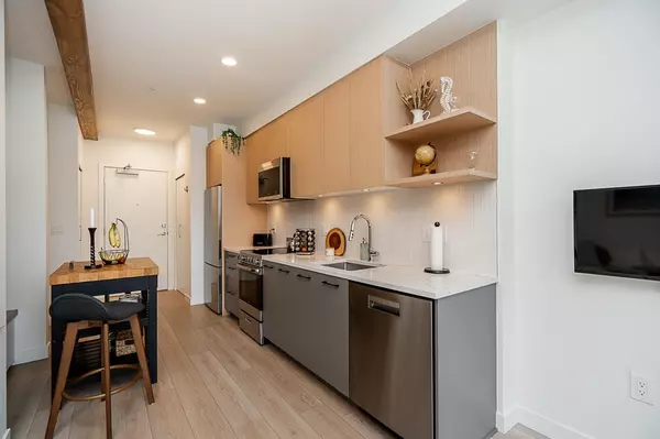 Surrey, BC V3T 0T5,10777 138 ST #304