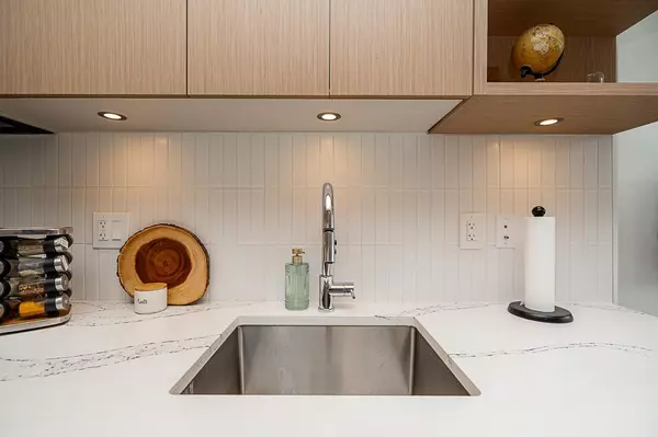 Surrey, BC V3T 0T5,10777 138 ST #304