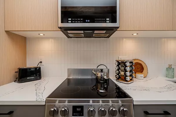 Surrey, BC V3T 0T5,10777 138 ST #304