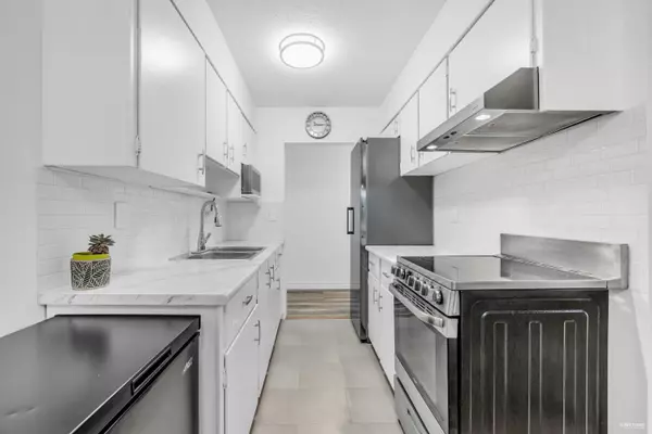 North Vancouver, BC V7N 2J7,555 W 28th ST #704