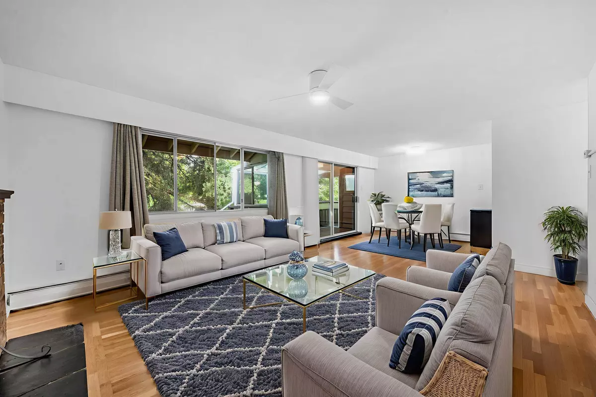 North Vancouver, BC V7N 2J7,555 W 28th ST #704