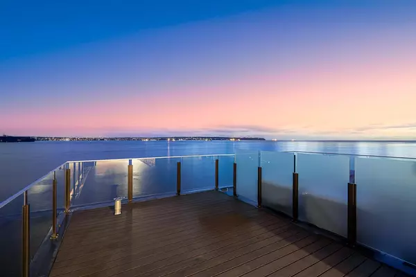 West Vancouver, BC V7V 4R4,2090 Argyle AVE #602