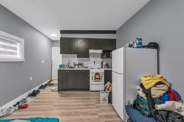 Surrey, BC V3W 2G3,13572 68 AVE