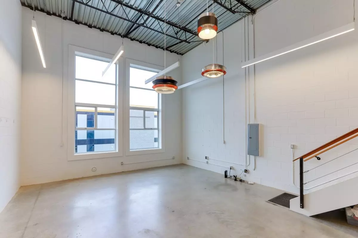 Vancouver, BC V6A 1W8,1220 E Pender ST #302